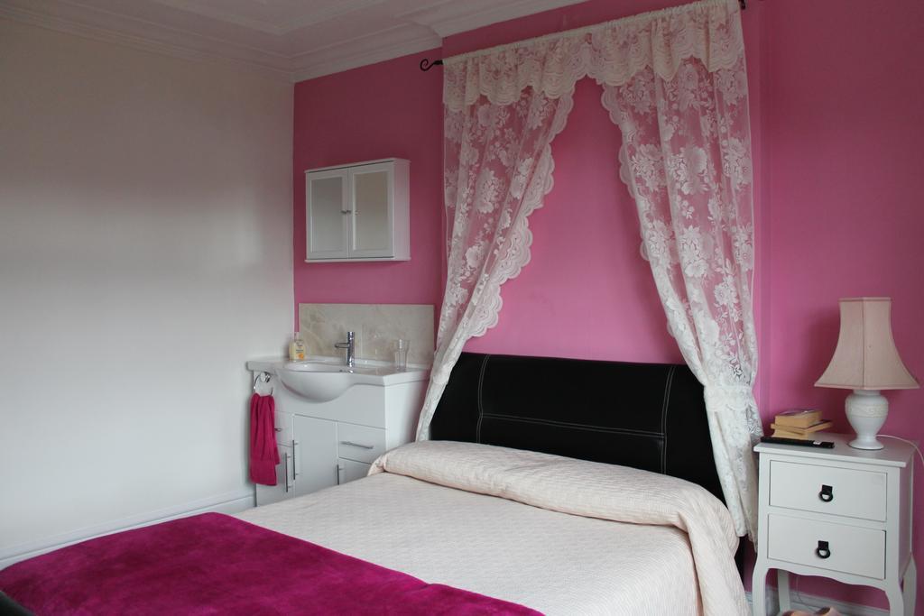 Saint Gabriel'S Road Guesthouse London Room photo