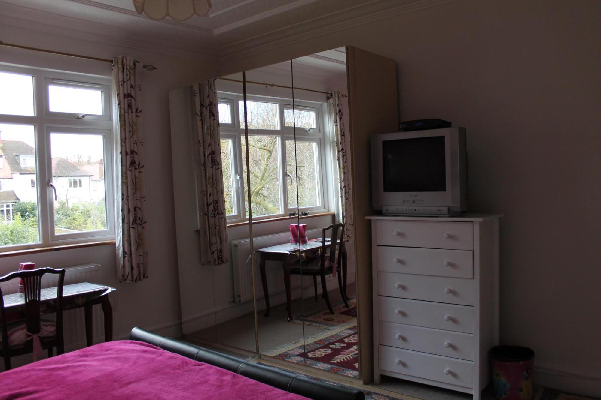 Saint Gabriel'S Road Guesthouse London Room photo